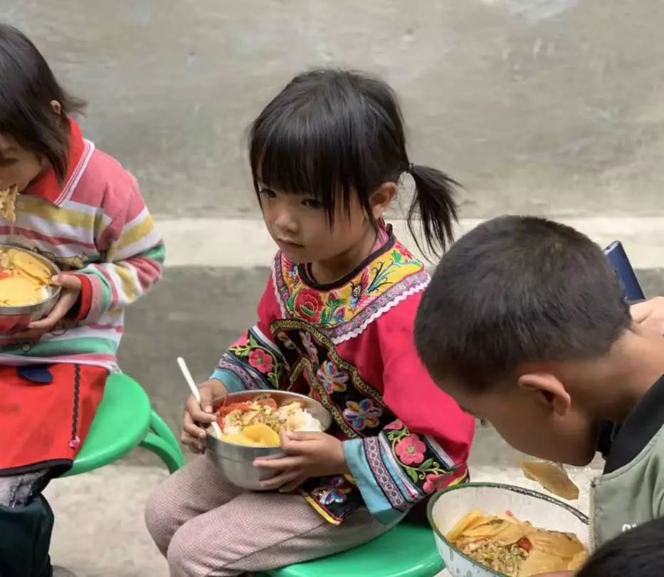 兹 · 态 | 点亮大山里的梦想，闷龙河丽兹行爱心小学落成