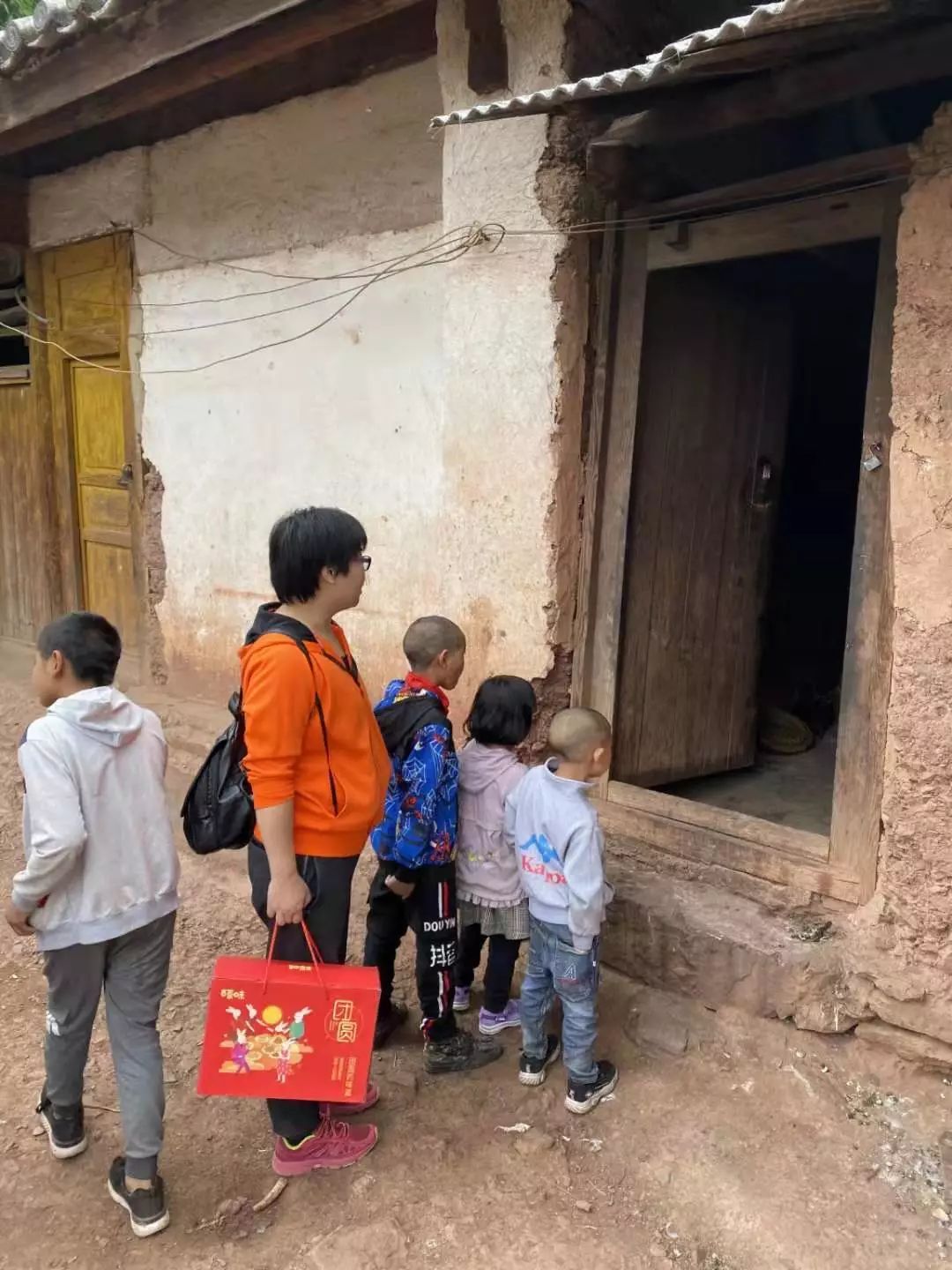兹 · 态 | 点亮大山里的梦想，闷龙河丽兹行爱心小学落成