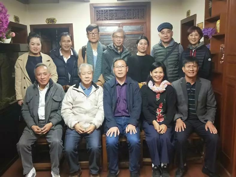 香港“两地一心”慈善基金会到 丽江市第一高级中学开展捐资助学活动